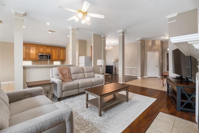 2215 Waters Edge Lane, League City, TX 77573