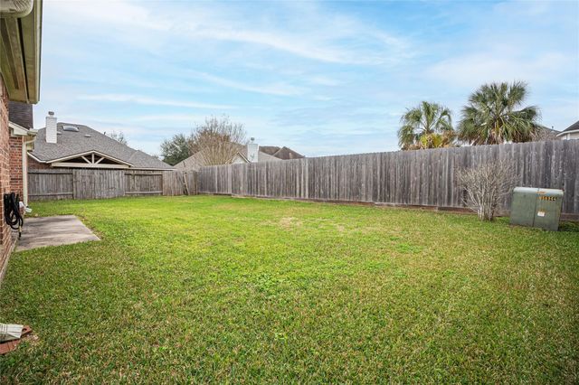 2215 Waters Edge Lane, League City, TX 77573