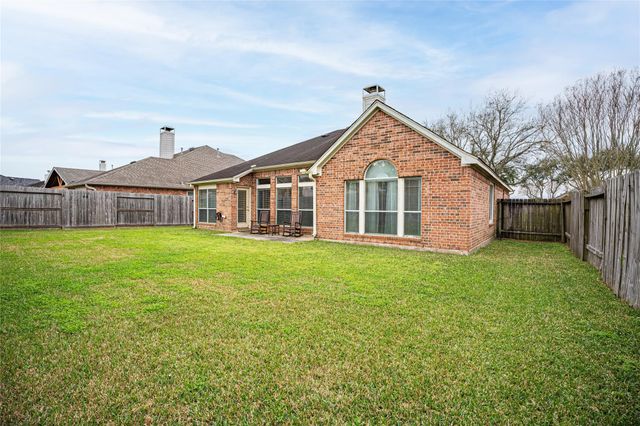 2215 Waters Edge Lane, League City, TX 77573