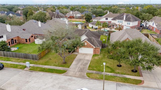2215 Waters Edge Lane, League City, TX 77573