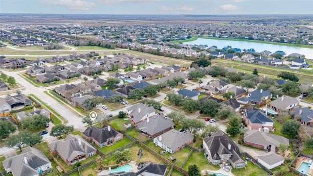 2215 Waters Edge Lane, League City, TX 77573