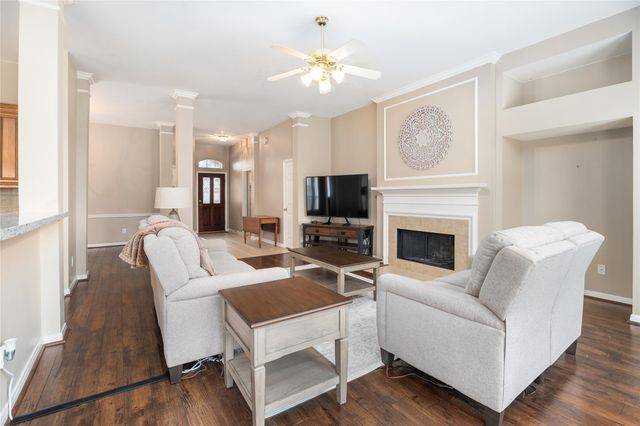 2215 Waters Edge Lane, League City, TX 77573
