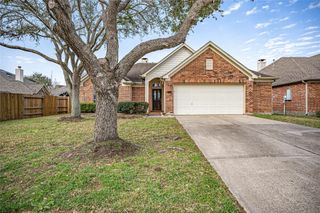 2215 Waters Edge Lane, League City, TX 77573