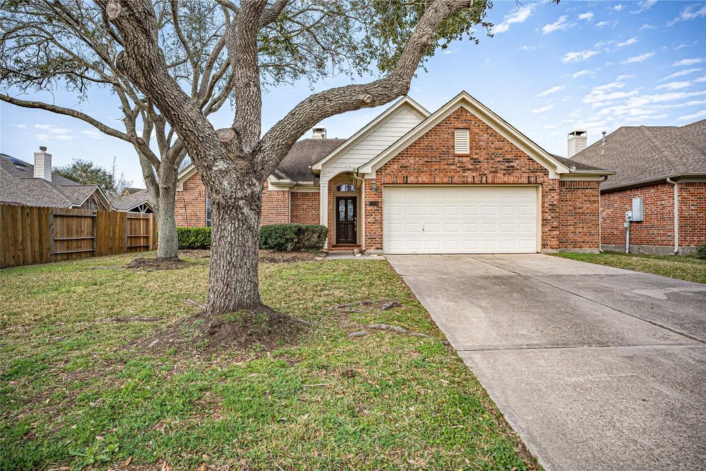 2215 Waters Edge Lane, League City, TX 77573