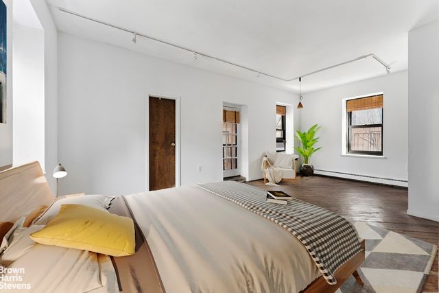 454 W 46th St Apt 4CS, New York City, NY 10036