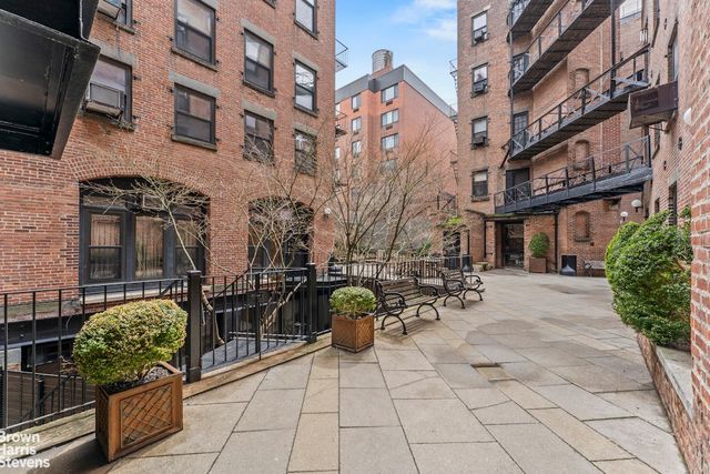 454 W 46th St Apt 4CS, New York City, NY 10036