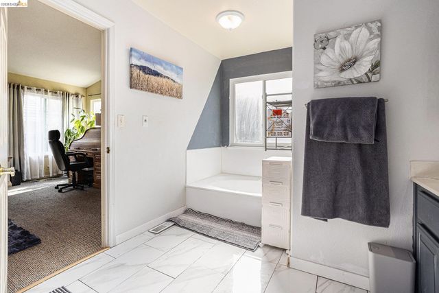 5490 Lenora Rd, Richmond, CA 94803