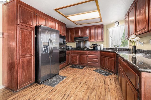 5490 Lenora Rd, Richmond, CA 94803