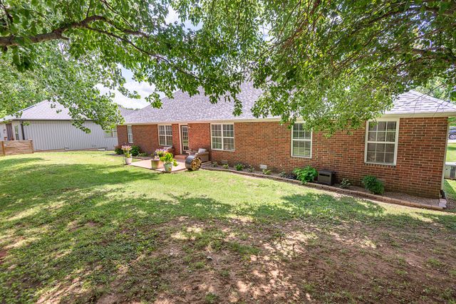853 E Meadow Garden Court, Nixa, MO 65714