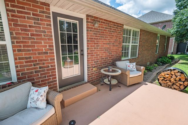 853 E Meadow Garden Court, Nixa, MO 65714