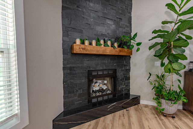 853 E Meadow Garden Court, Nixa, MO 65714