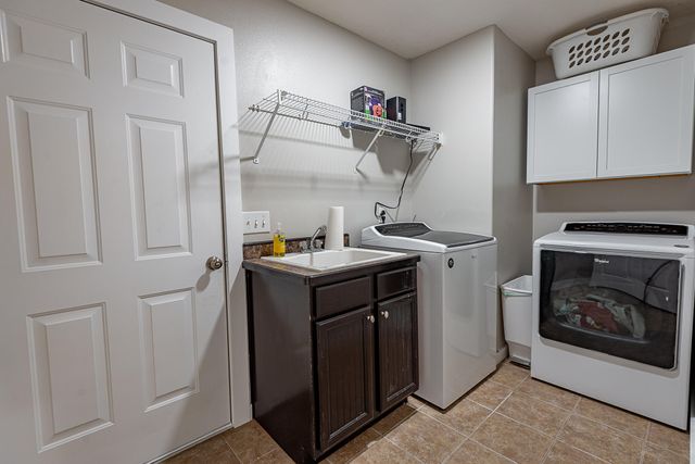853 E Meadow Garden Court, Nixa, MO 65714