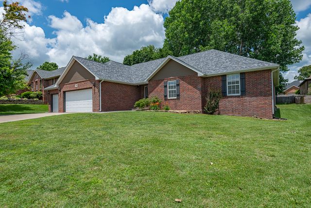 853 E Meadow Garden Court, Nixa, MO 65714