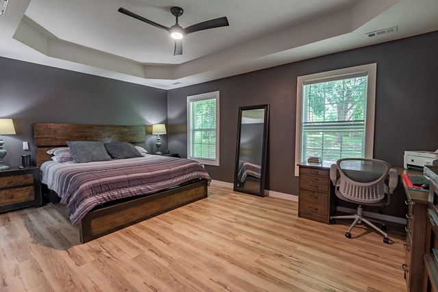 853 E Meadow Garden Court, Nixa, MO 65714