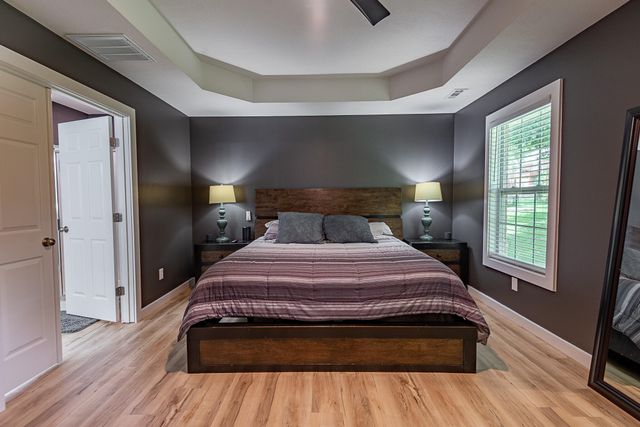 853 E Meadow Garden Court, Nixa, MO 65714