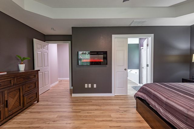 853 E Meadow Garden Court, Nixa, MO 65714