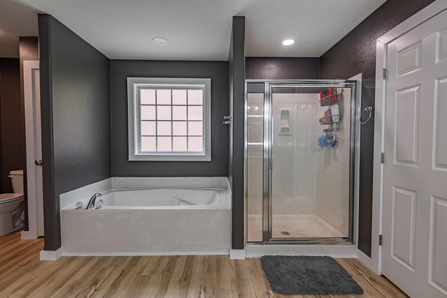 853 E Meadow Garden Court, Nixa, MO 65714