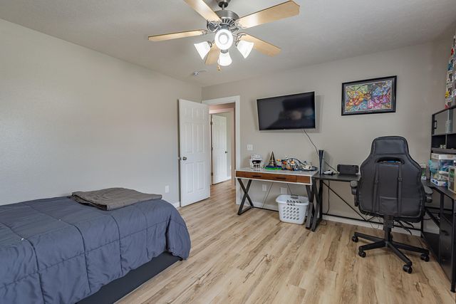 853 E Meadow Garden Court, Nixa, MO 65714