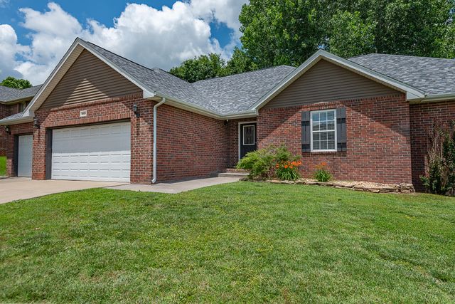 853 E Meadow Garden Court, Nixa, MO 65714
