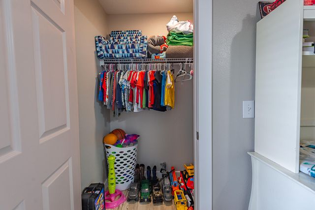 853 E Meadow Garden Court, Nixa, MO 65714