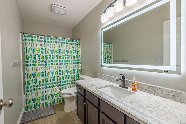 853 E Meadow Garden Court, Nixa, MO 65714