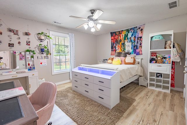 853 E Meadow Garden Court, Nixa, MO 65714