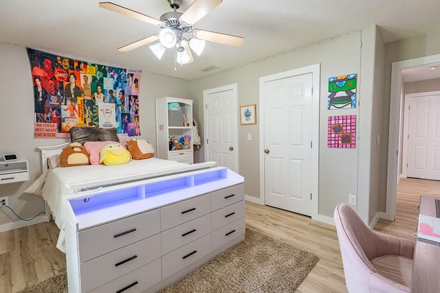 853 E Meadow Garden Court, Nixa, MO 65714