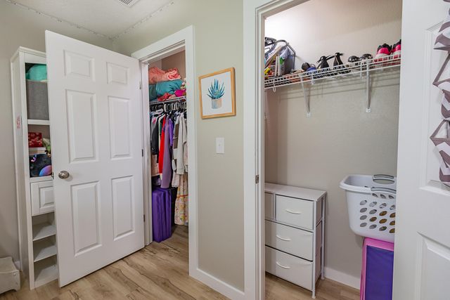 853 E Meadow Garden Court, Nixa, MO 65714