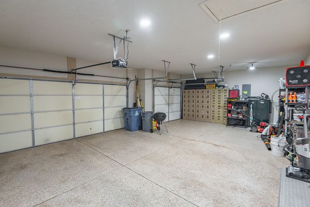 853 E Meadow Garden Court, Nixa, MO 65714