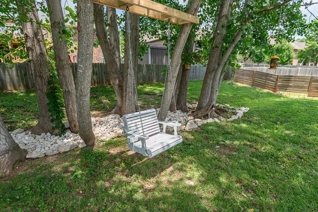 853 E Meadow Garden Court, Nixa, MO 65714
