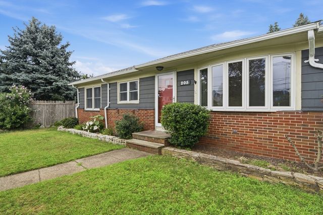 205 Central Ave, Seekonk, MA 02771
