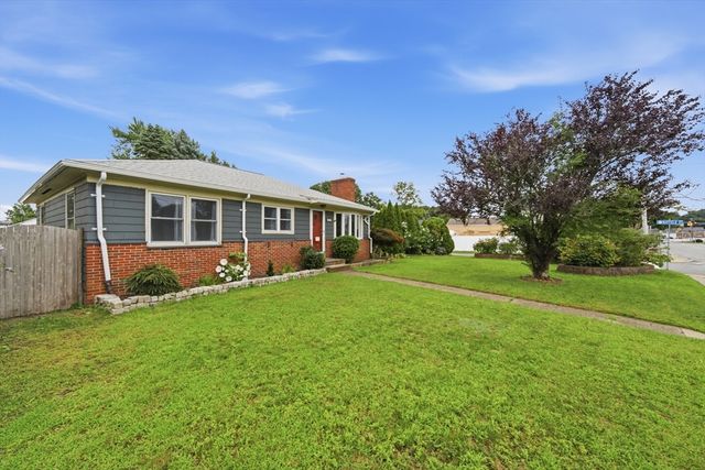 205 Central Ave, Seekonk, MA 02771