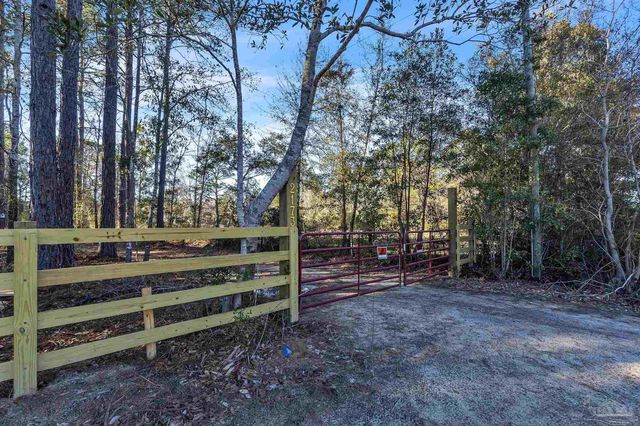 2173 Garcon Point Rd, Milton, FL 32583