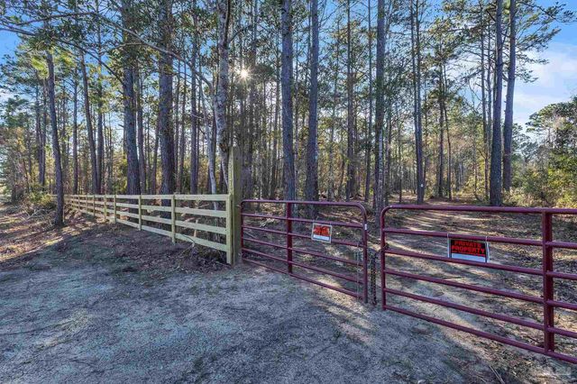 2173 Garcon Point Rd, Milton, FL 32583