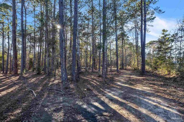 2173 Garcon Point Rd, Milton, FL 32583