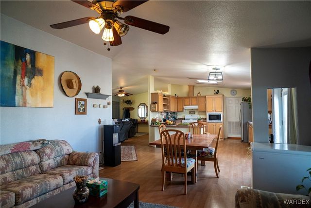 7190 E Red Barrel Road, Yucca, AZ 86438