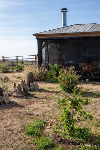 7190 E Red Barrel Road, Yucca, AZ 86438