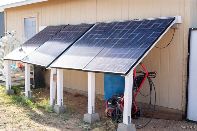 7190 E Red Barrel Road, Yucca, AZ 86438