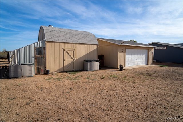 7190 E Red Barrel Road, Yucca, AZ 86438