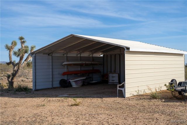 7190 E Red Barrel Road, Yucca, AZ 86438