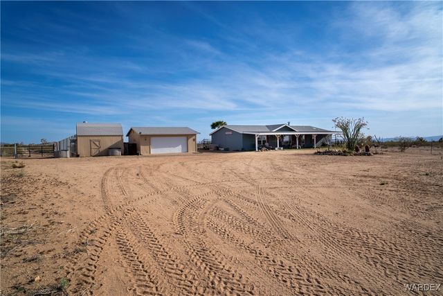 7190 E Red Barrel Road, Yucca, AZ 86438