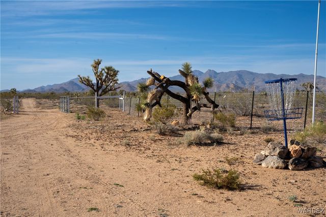 7190 E Red Barrel Road, Yucca, AZ 86438