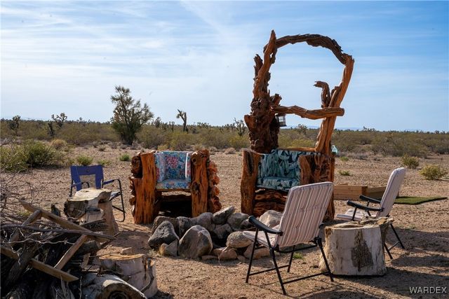 7190 E Red Barrel Road, Yucca, AZ 86438