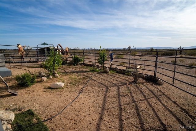 7190 E Red Barrel Road, Yucca, AZ 86438