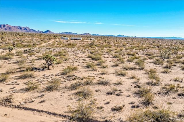 7190 E Red Barrel Road, Yucca, AZ 86438