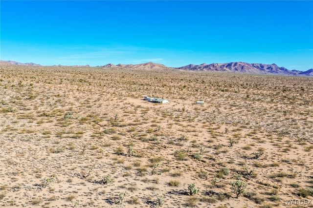 7190 E Red Barrel Road, Yucca, AZ 86438