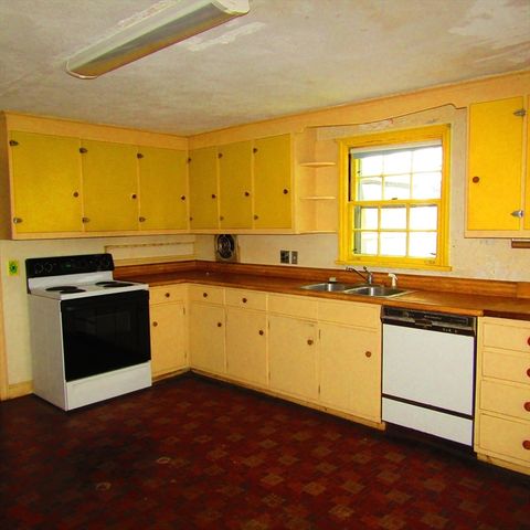 144 West Street, Amherst, MA 01002