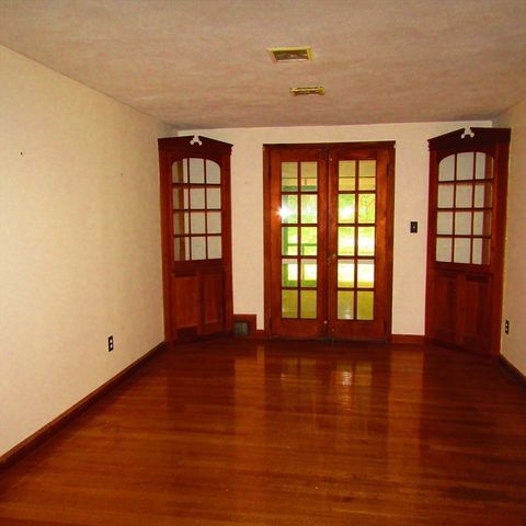 144 West Street, Amherst, MA 01002
