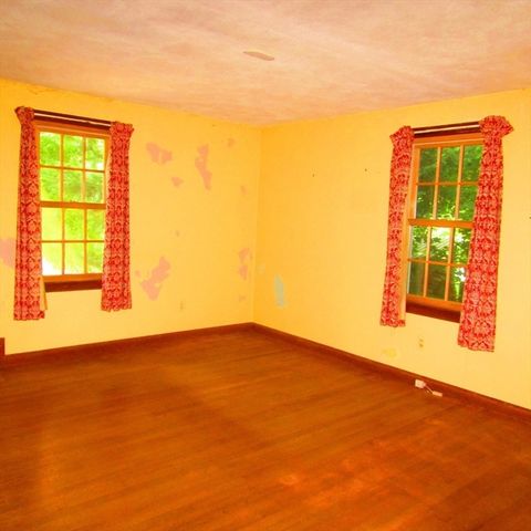 144 West Street, Amherst, MA 01002