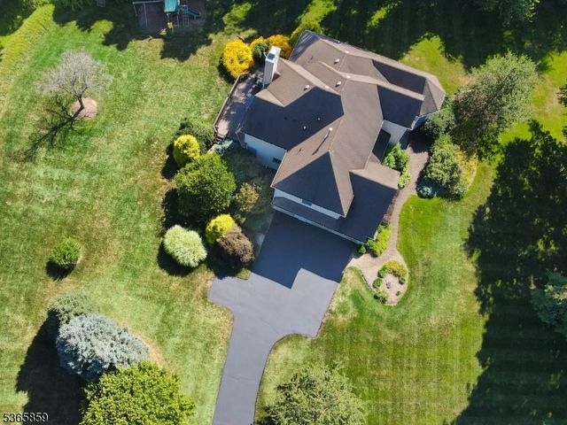 2 Sutton Ct, Hardyston Twp., NJ 07419